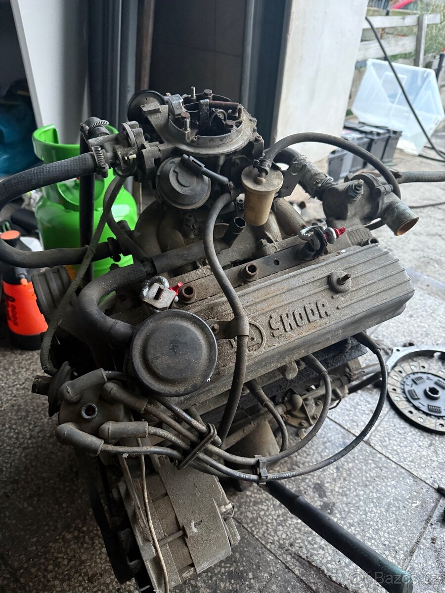 Motor skoda favorit