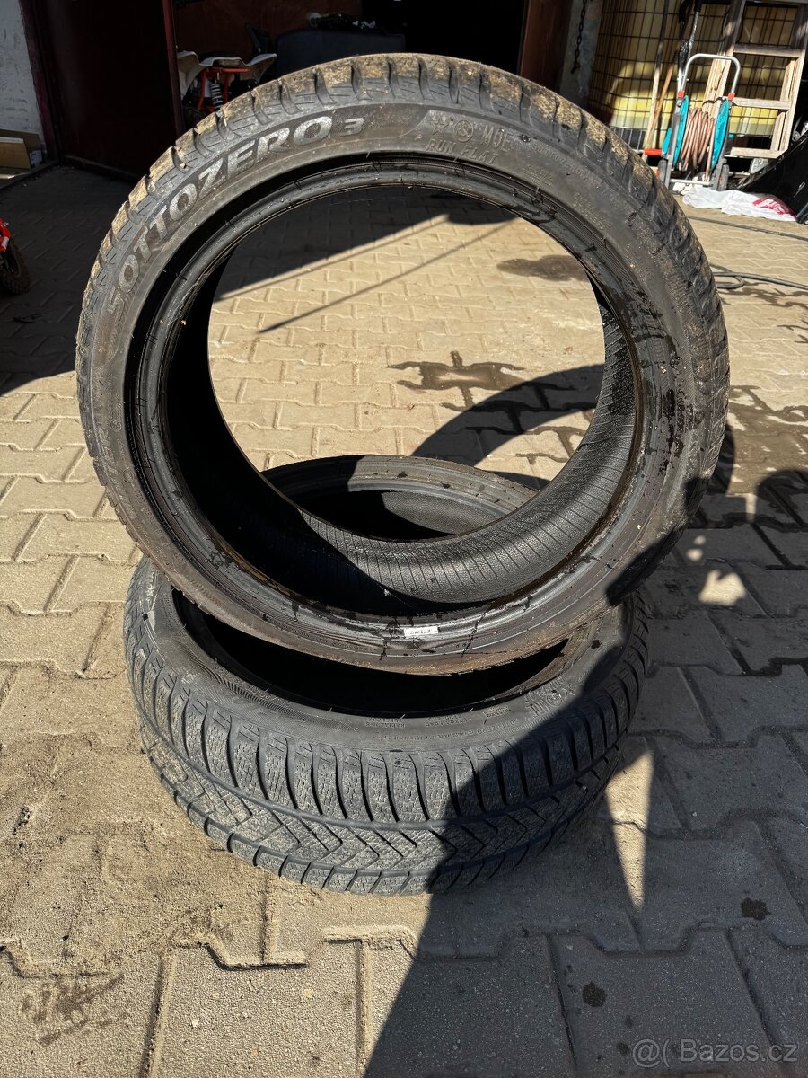 2x ZIMNÍ PNEU PIRELLI SOTTOZERO 3 – 245/40 R19, DOT 2820