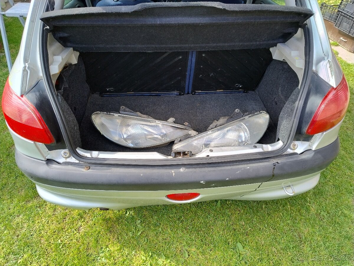 Peugeot 206 světla vyfuk