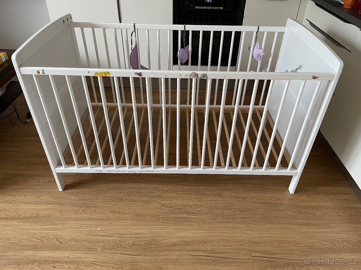 Dětská postýlka s matrací 140x70 cm dřevo, postranní vchod