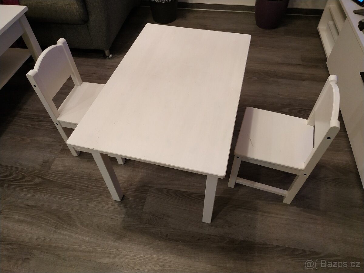Dětský stolek a 2 židličky IKEA