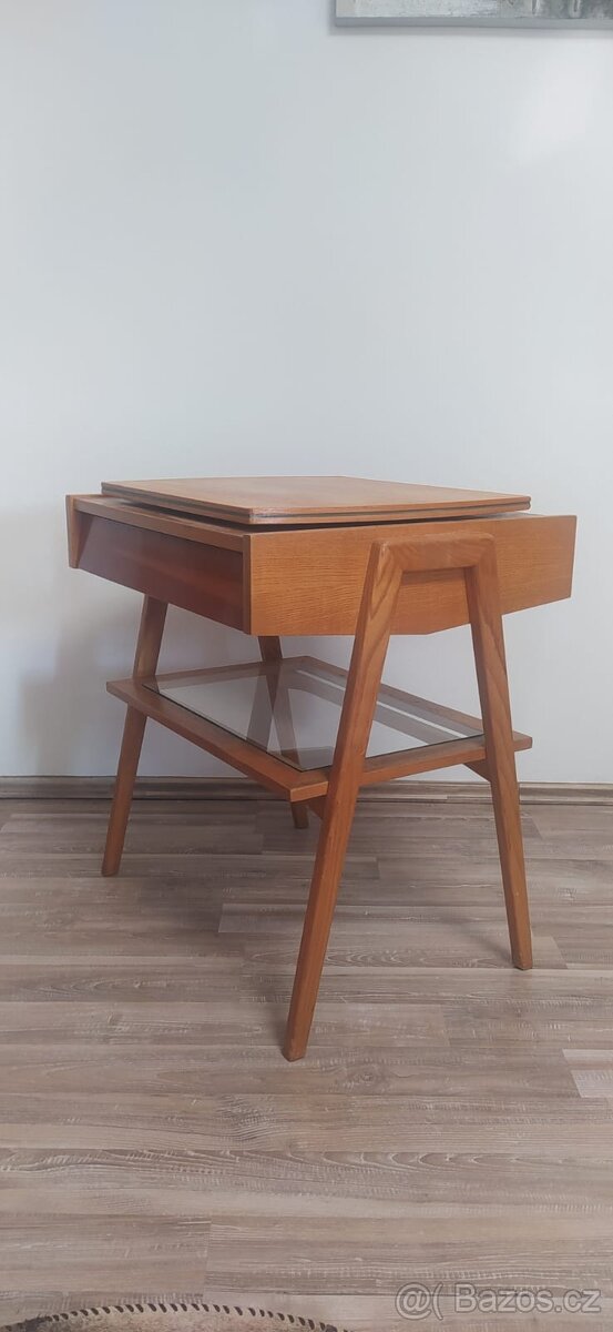 Retro televizní stolek