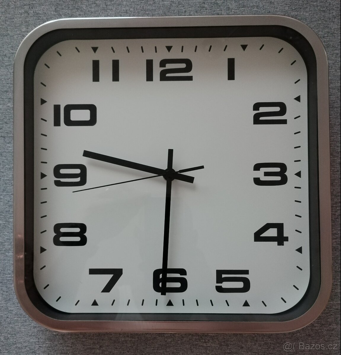 Nástěnné hodiny 30x30 cm