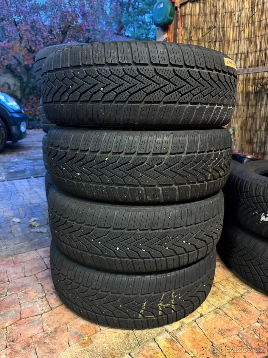 185/60/15 sada zimních pneu Semperit
