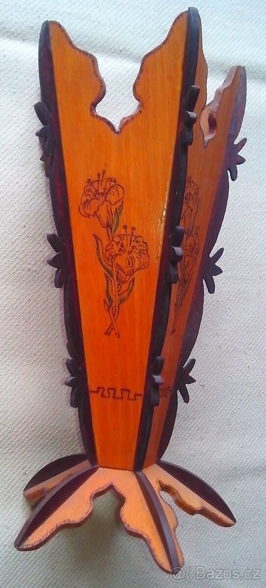 váza dřevěná, lepená překližka