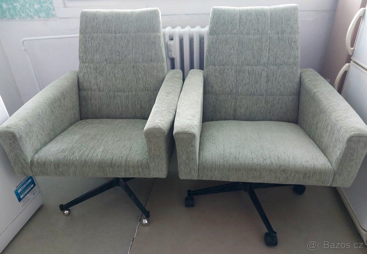 2x křeslo a rozkládací gauč