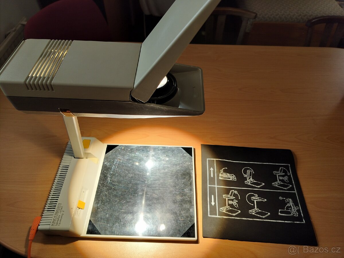 zpětný projektor FAMULUS reflex