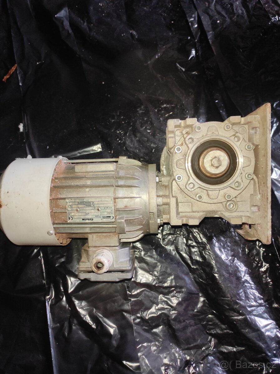 Elektromotor s převodovkou