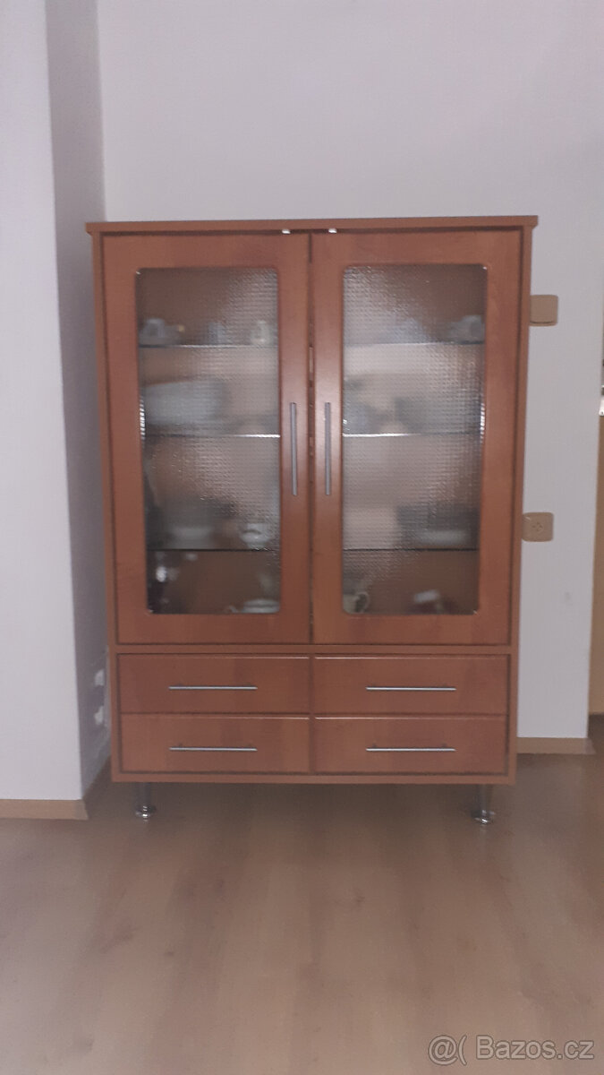 Skříňka do jídelny