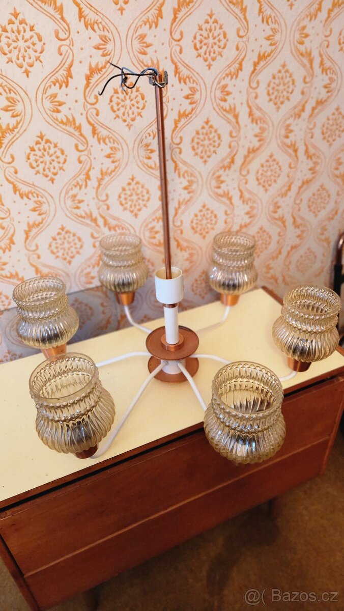 Šestiramenný lustr