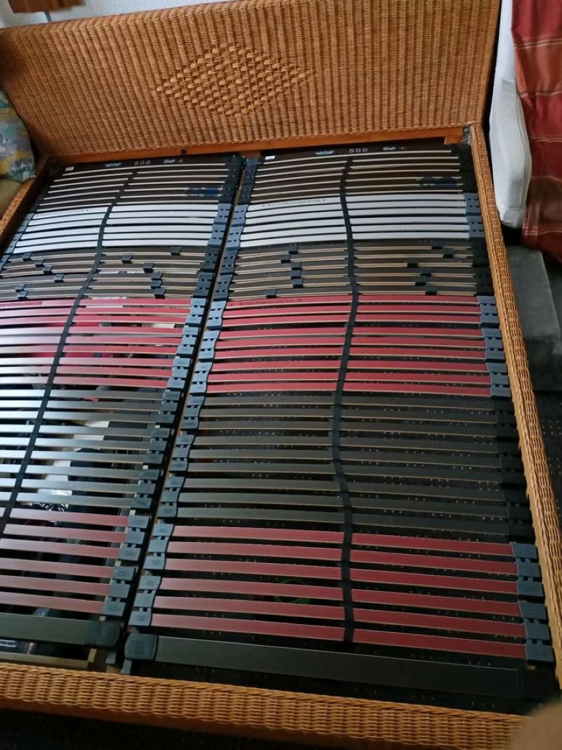 Postel manželská 200x90 cm - ratan, velmi pěkná