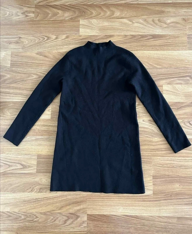 Černé úpletové šaty Mango