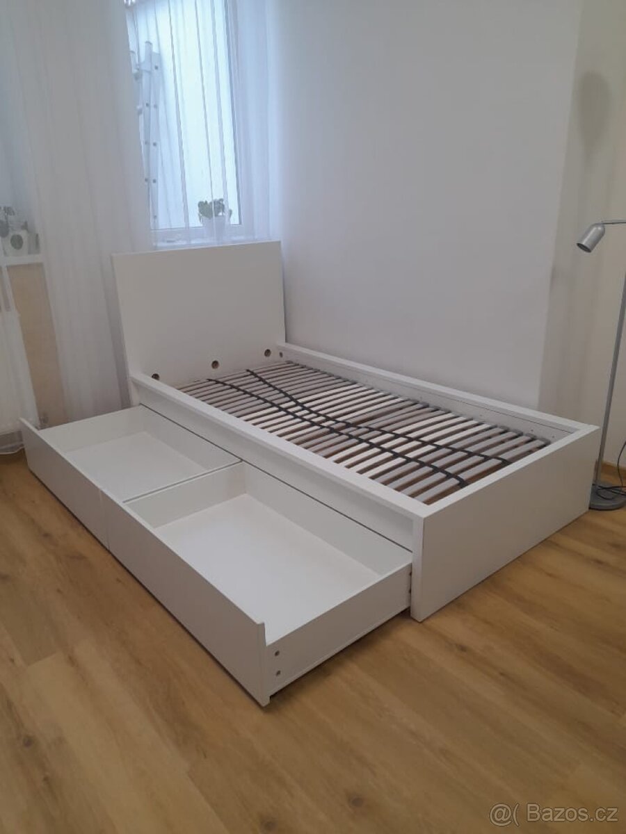 Postel Malm Ikea bílá