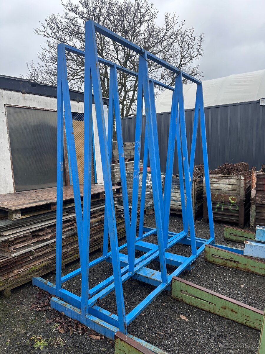 Kovové regály - A stojan