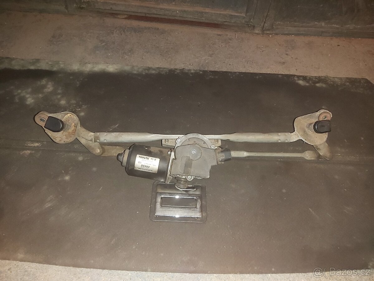 motorek predni sterace toyota avensis t 25