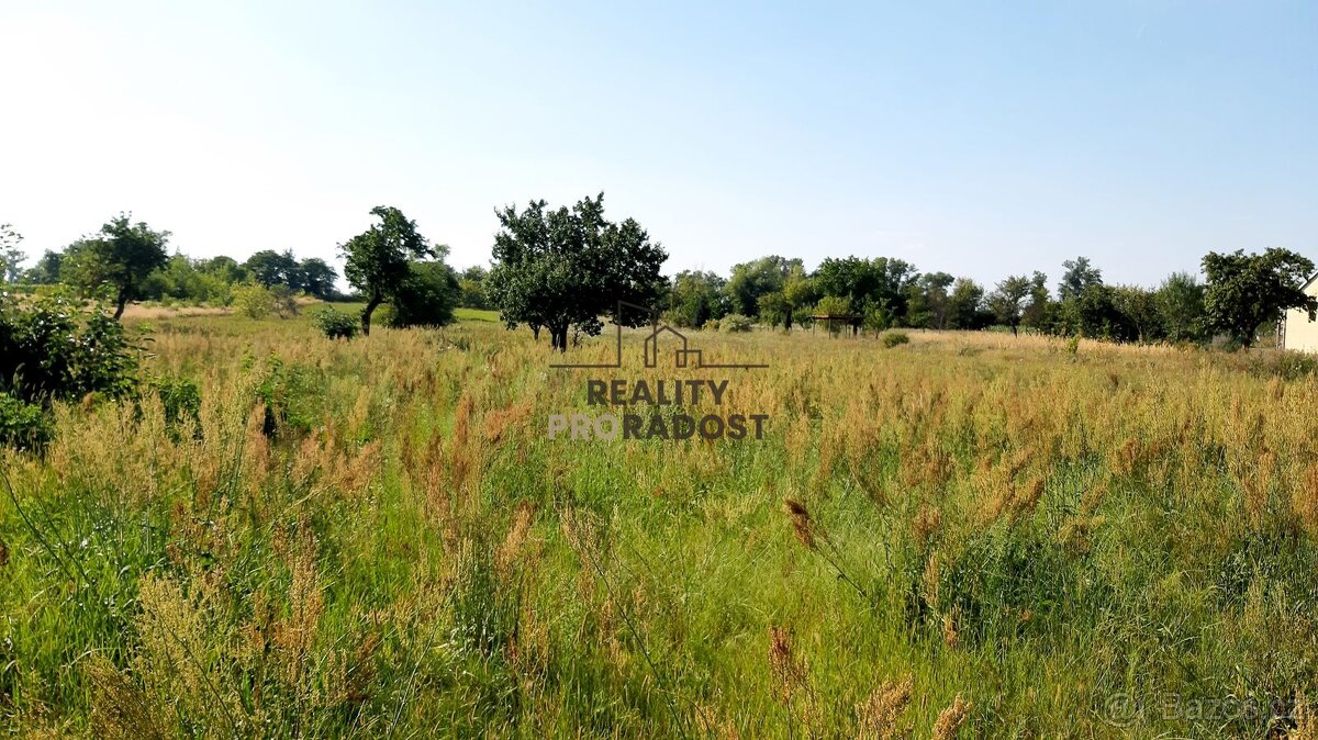 Prodej stavebního pozemku 2355 m2 v obci Lužice, lokalita Zá