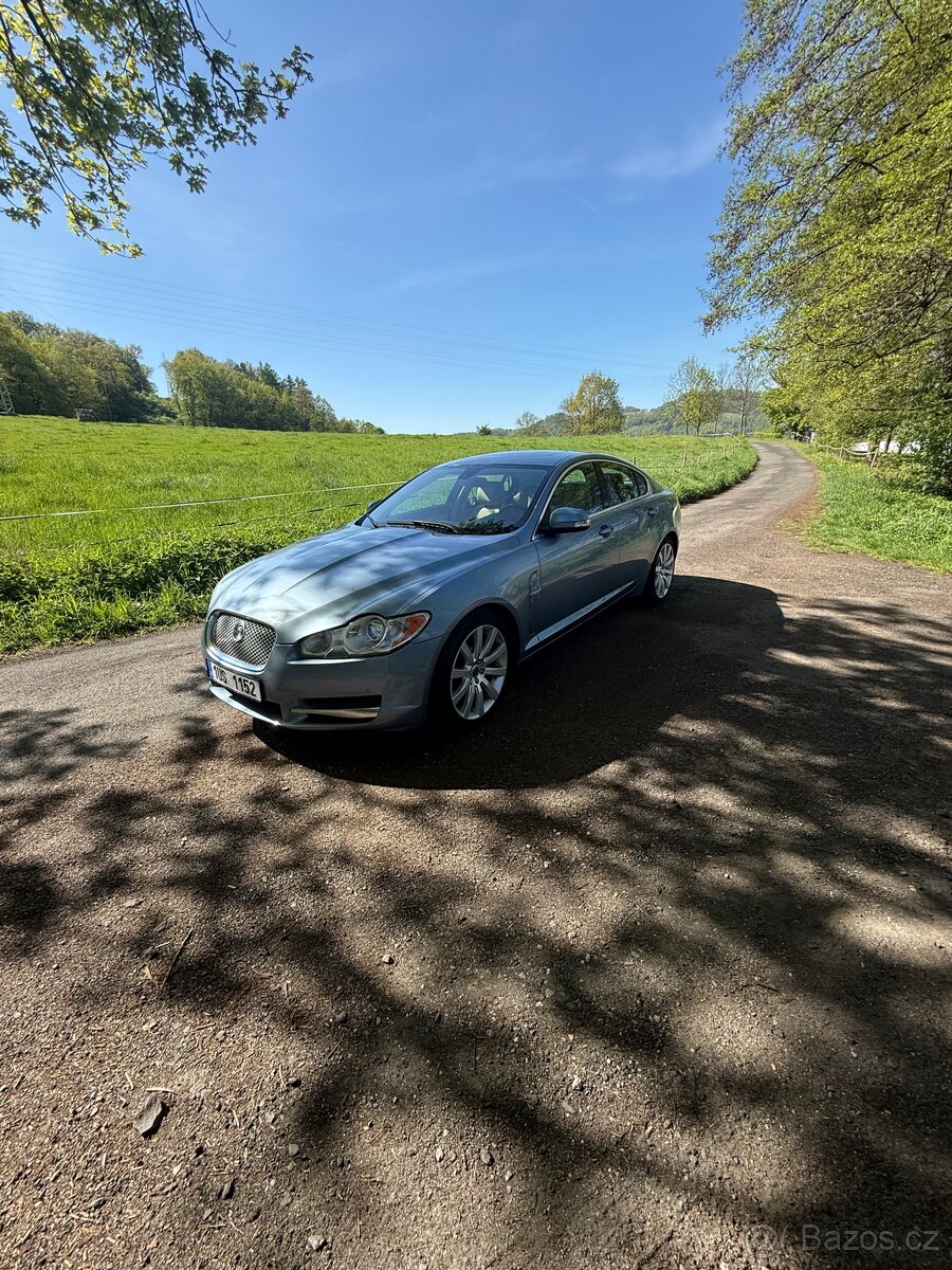 Jaguar XF 2.7 diesel Nefunkční display