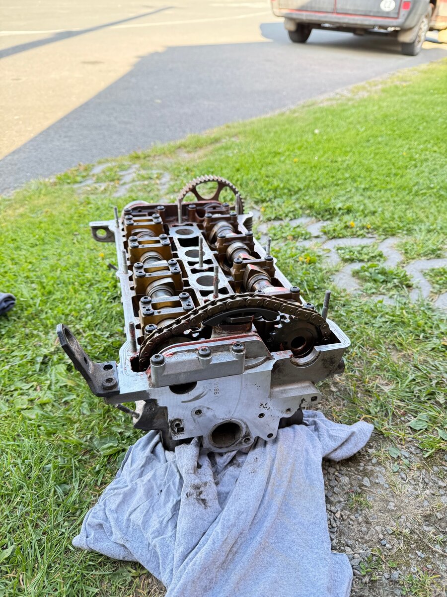 1.8T Hlava motoru AGU