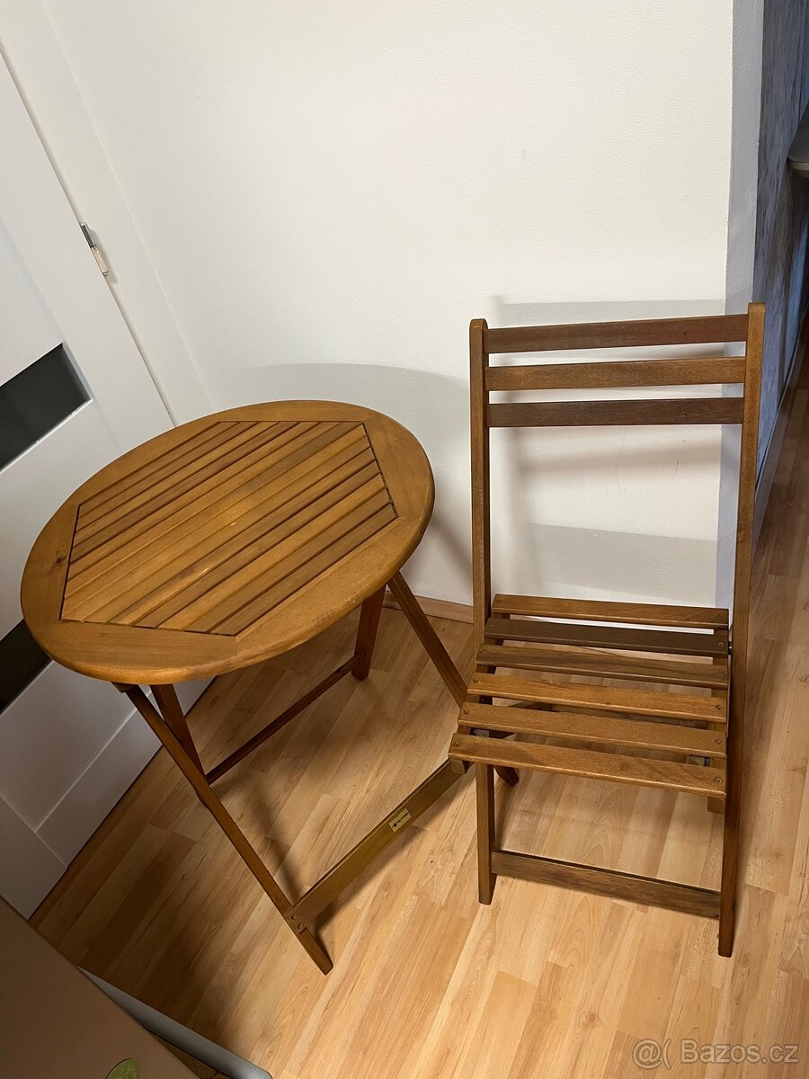 Dřevěný balkonový stolek se židle