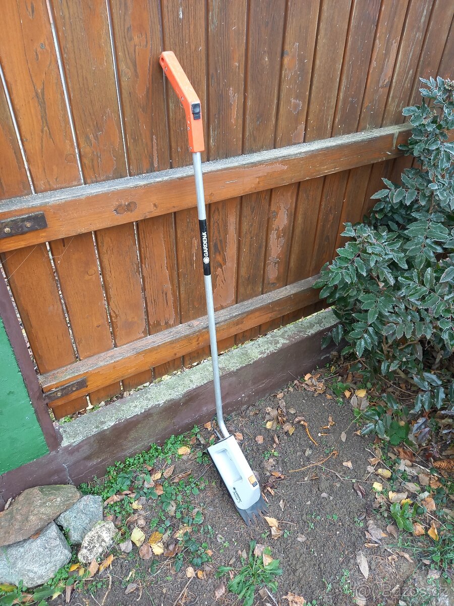 Ruční sekačka na trávu
