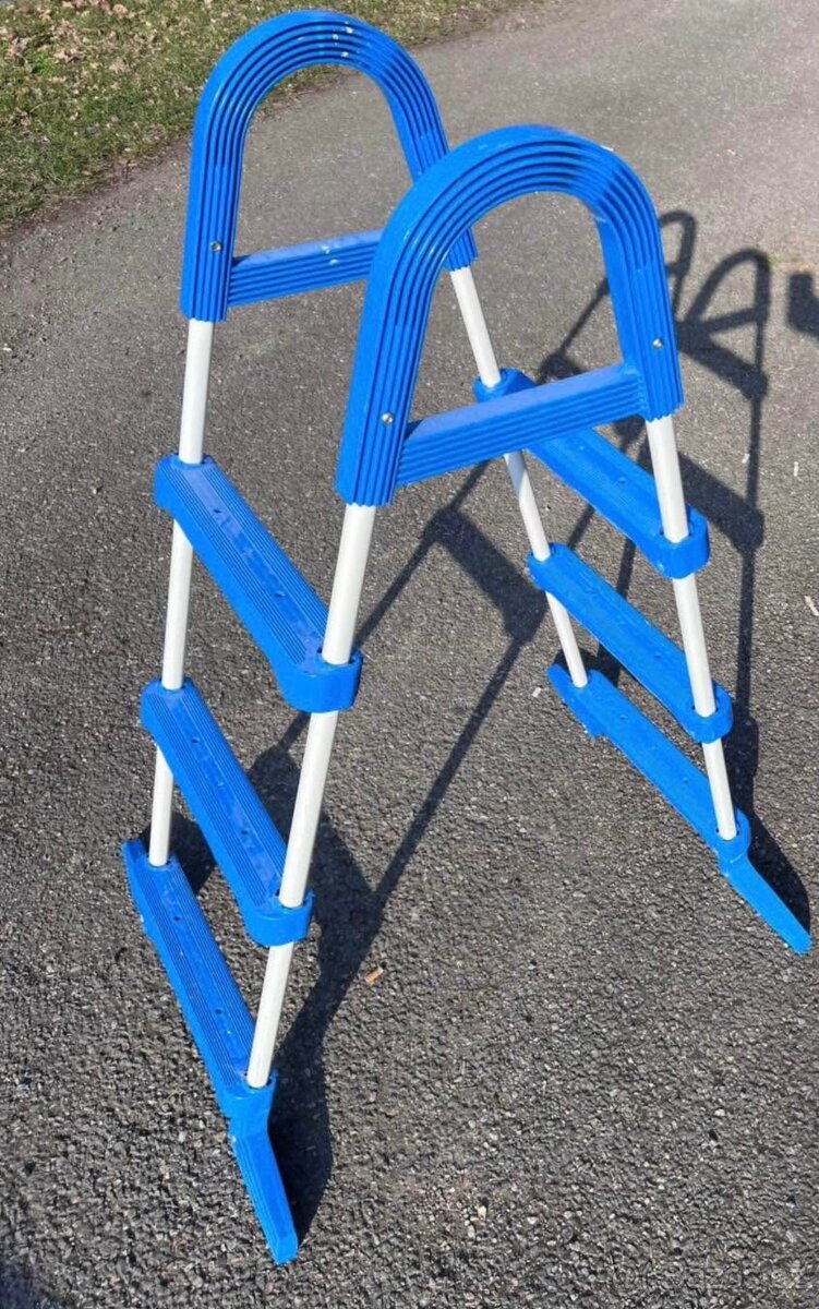 Schůdky do bazénu-Prodáno