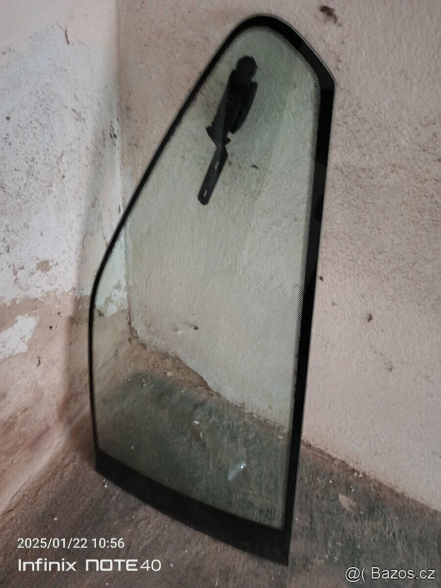 Bmw E36 coupe / boční zadní sklo strana řidiče