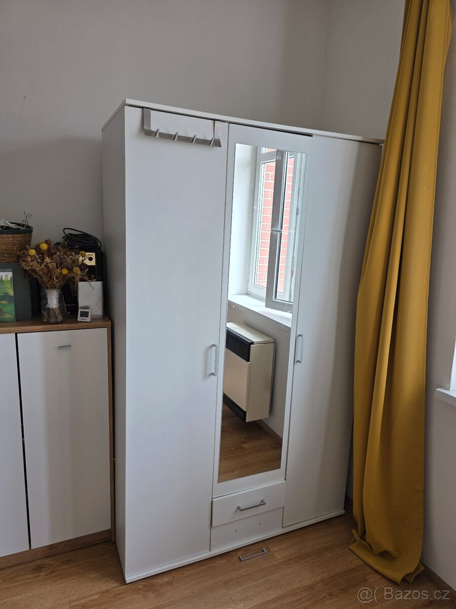 Skříň