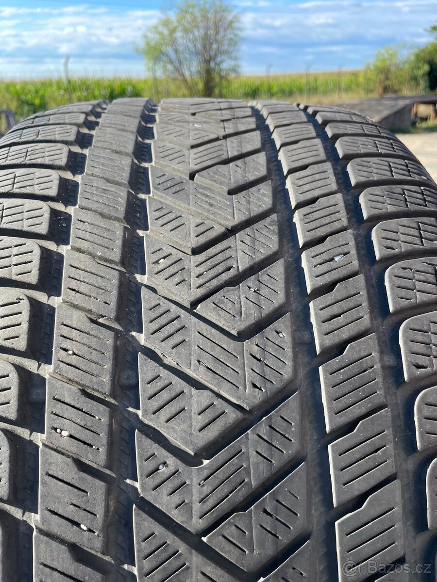 Prodám pneumatiky 305/40R20 Pirelli zimní