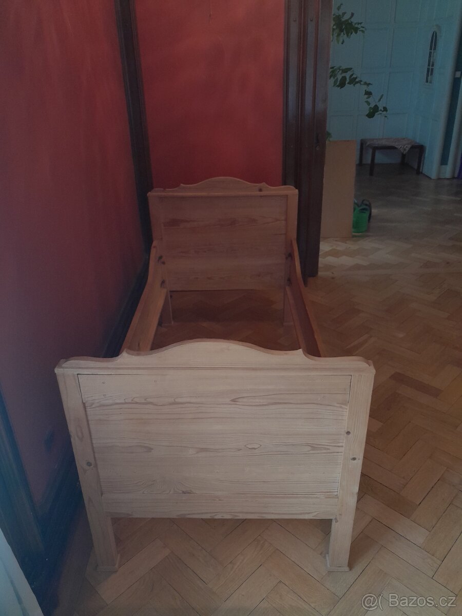 Starožitná dřevěná postel 180 x 90 cm