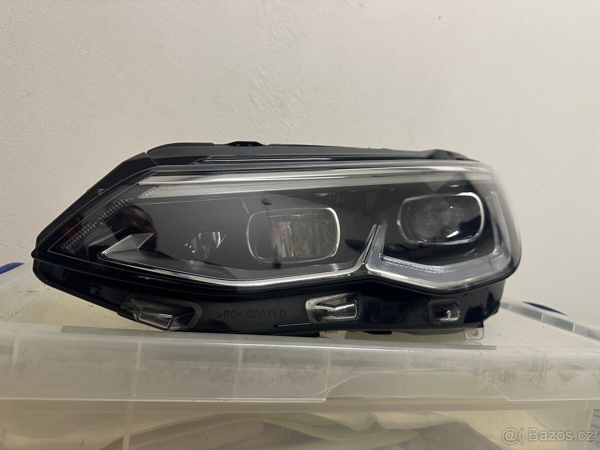 VW Golf 8 full led světlo
