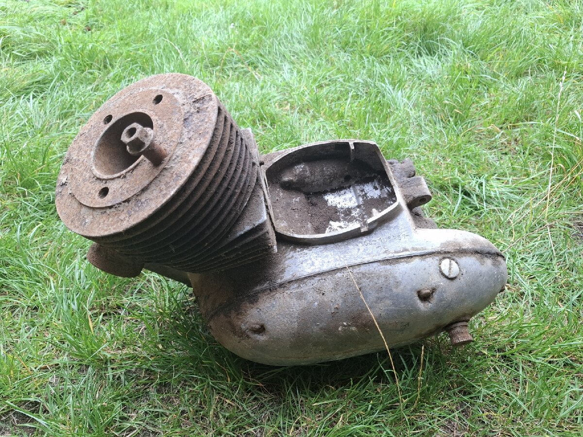Motor Jawa 353 Kývačka