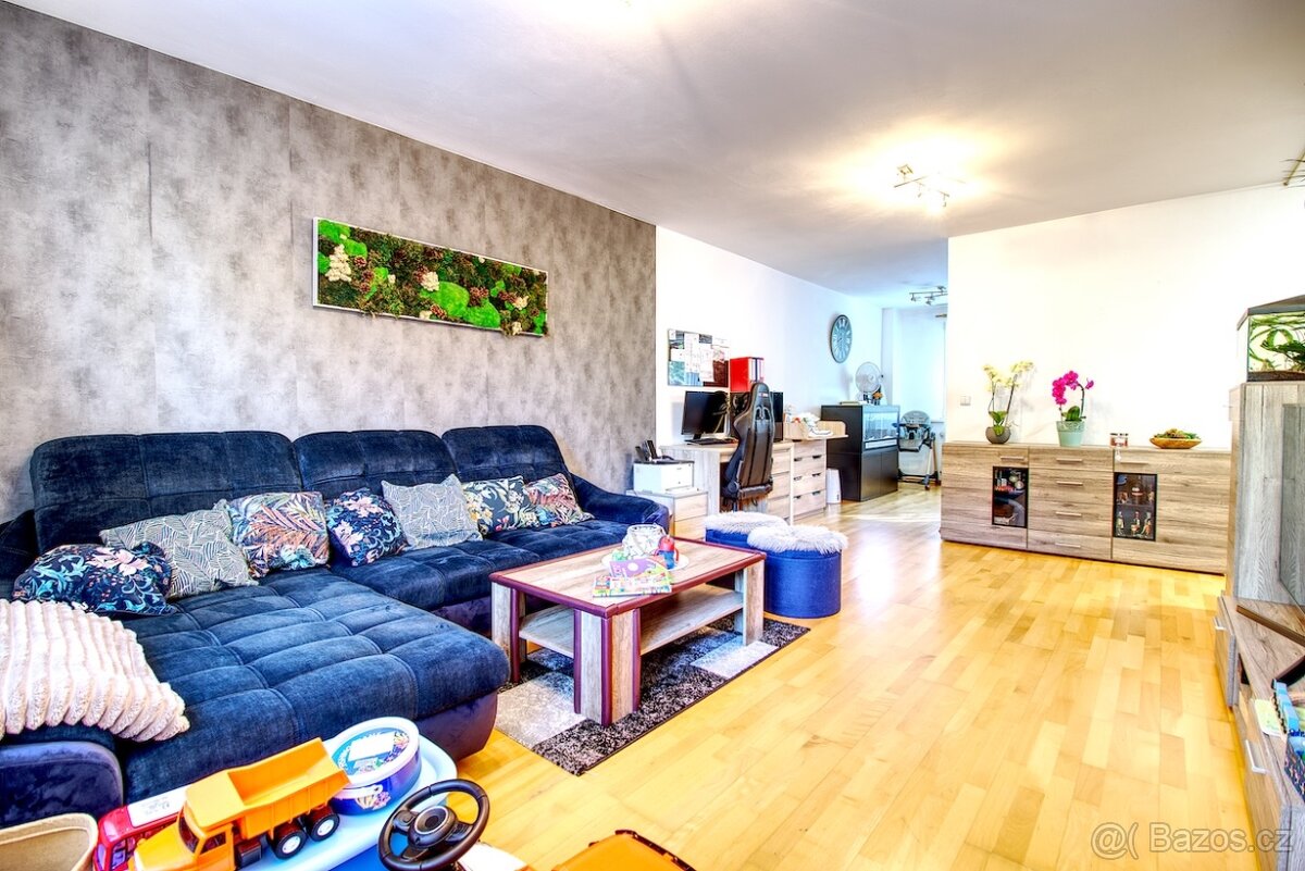 Prodej bytu 2+1, 63 m² balkón s balkónem, Hradec Králové.