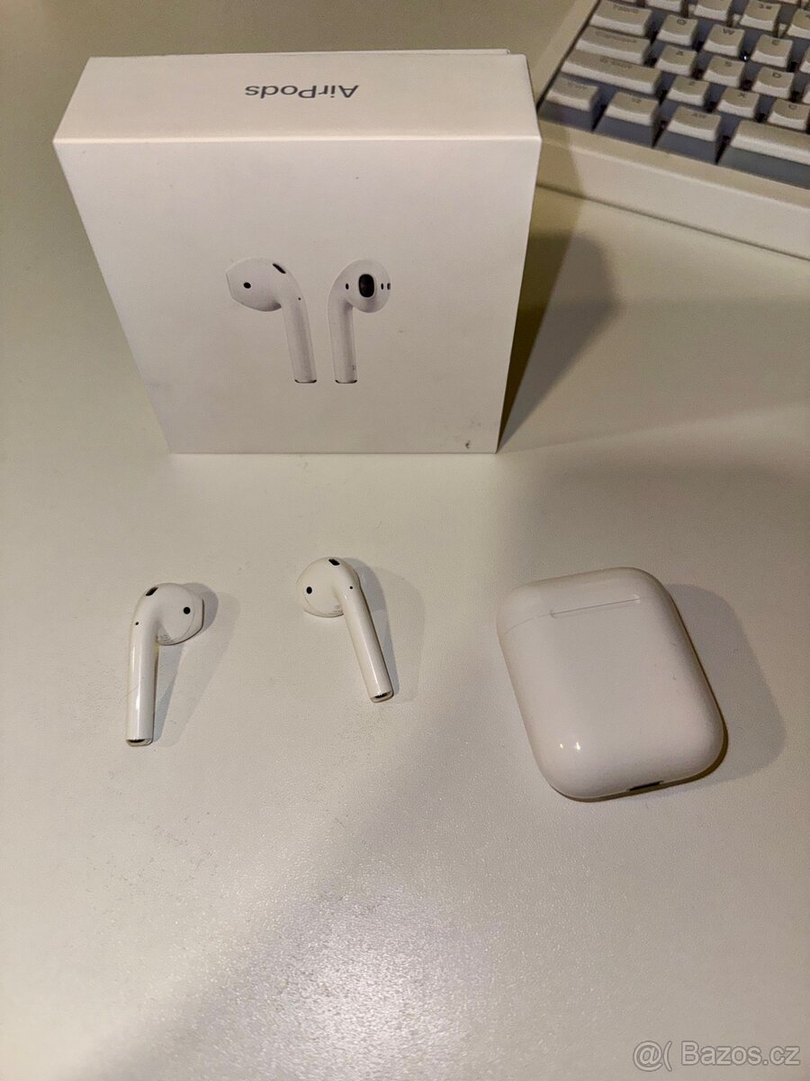Apple AirPods 2019