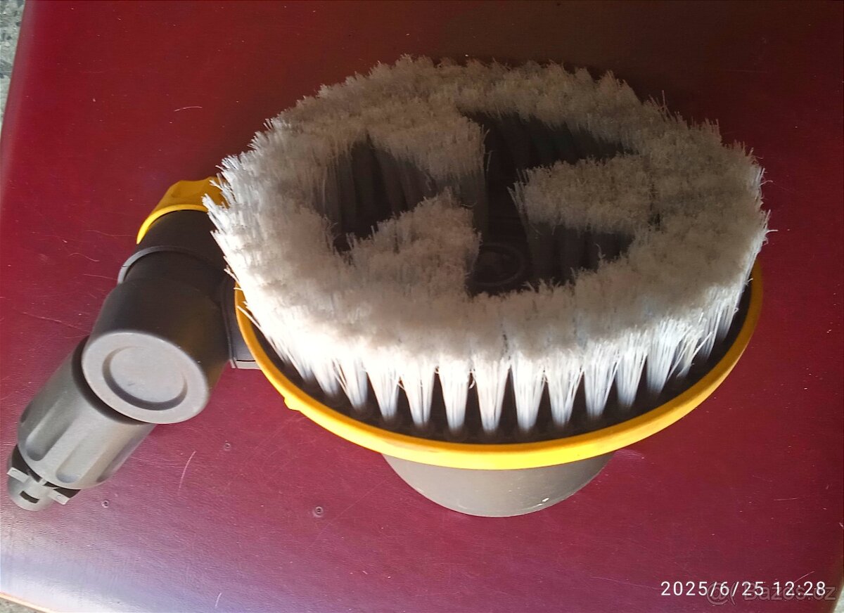 PRODÁM KARCHER ROTAČNÍ KARTÁČ