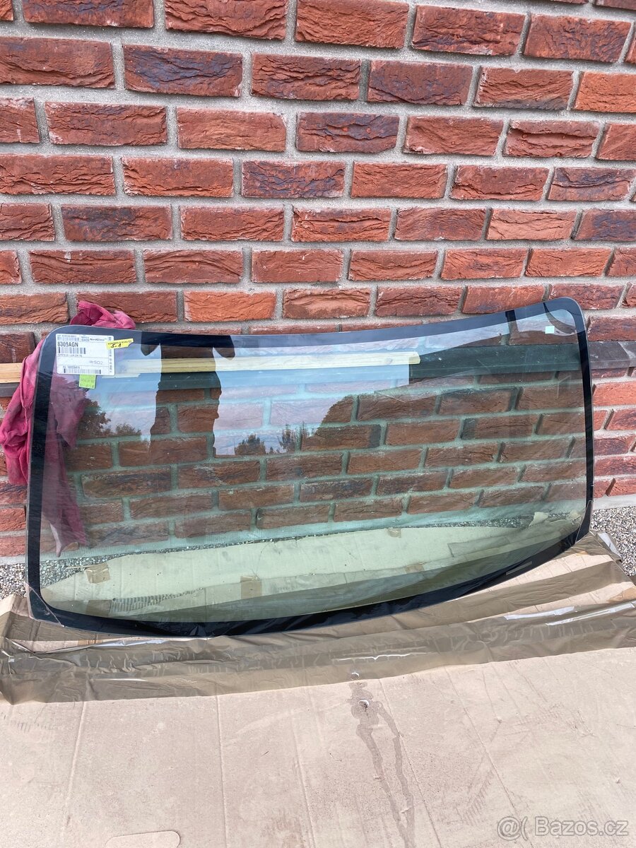 Čelní sklo Toyota Hilux