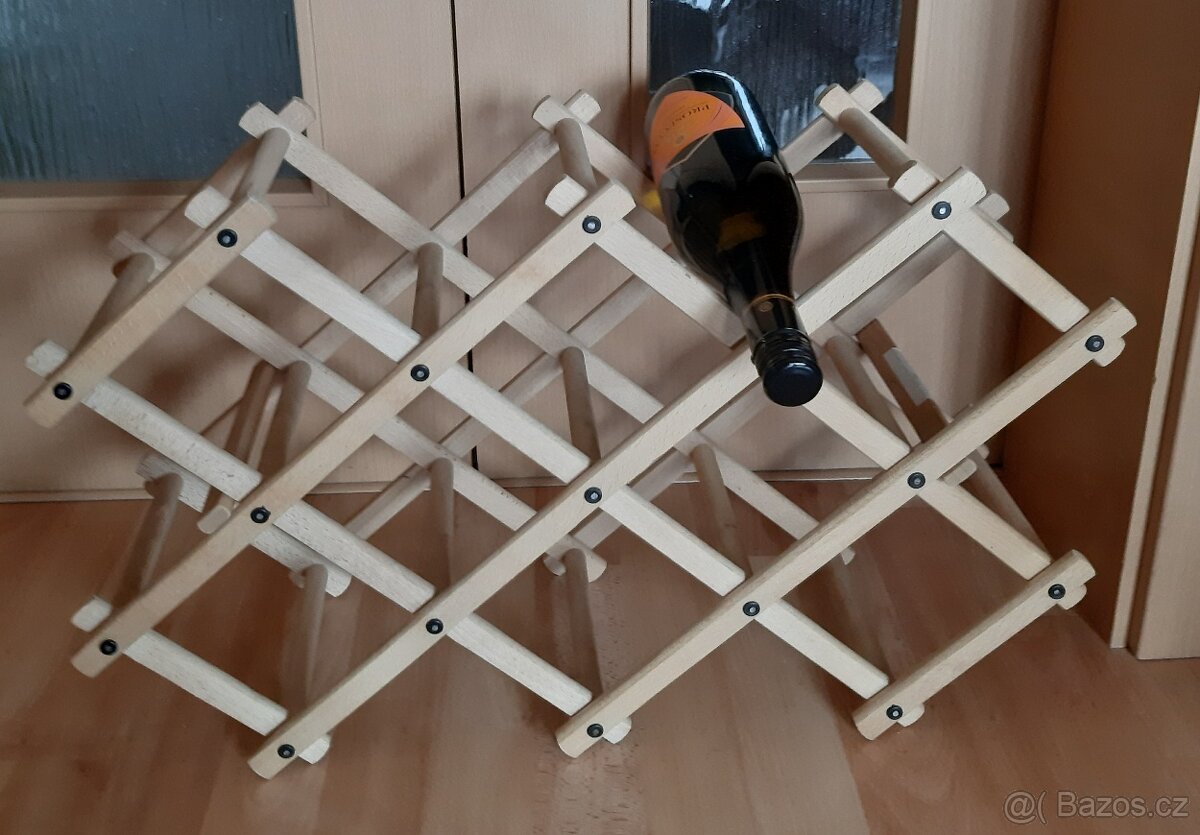 Dřevěný stojan na víno