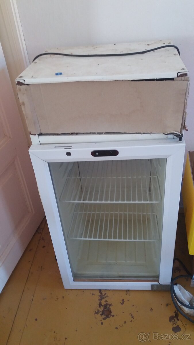 Prodám prosklenou lednici malou