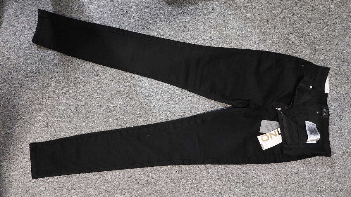 Černé jeansy ONLY - nenošené vel: 38