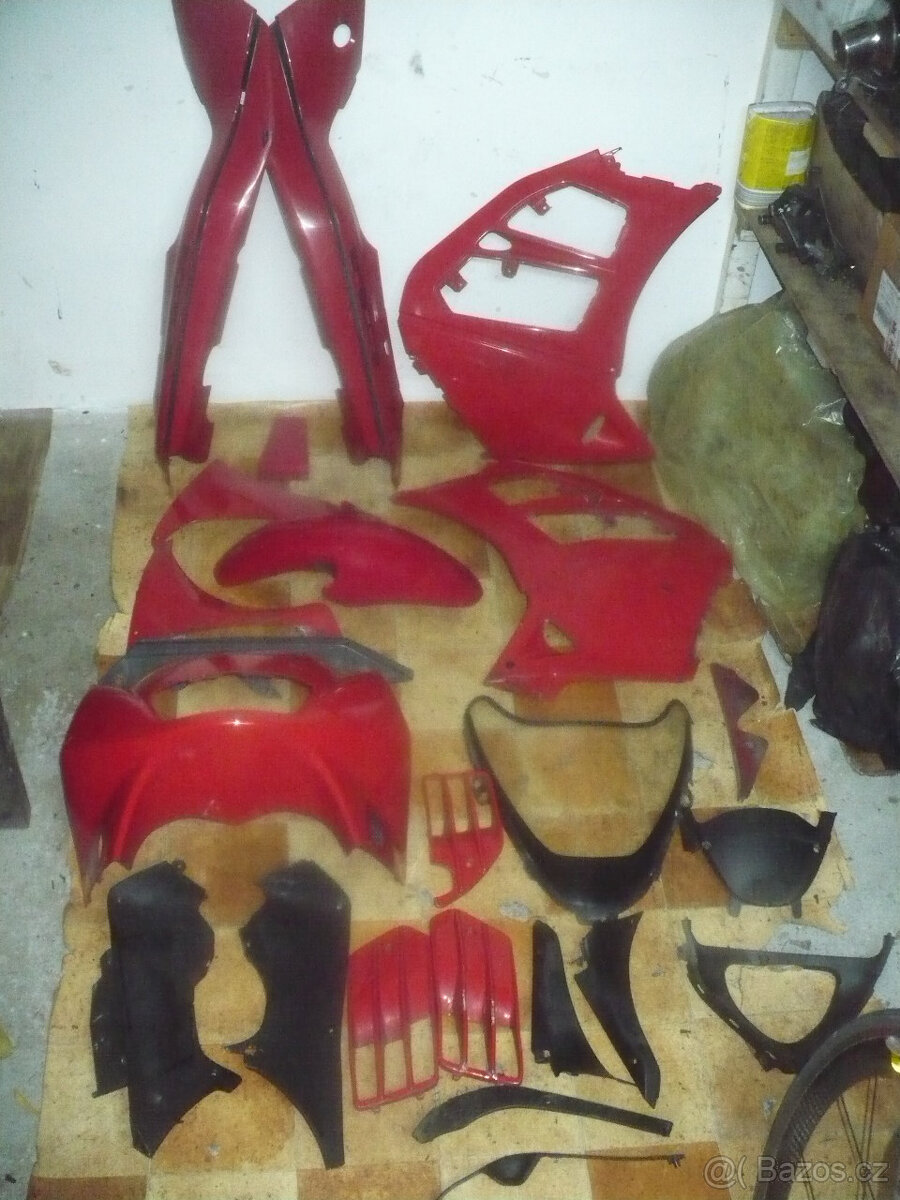 Suzuki RF 600 /900  r. 94 díly ze tří moto