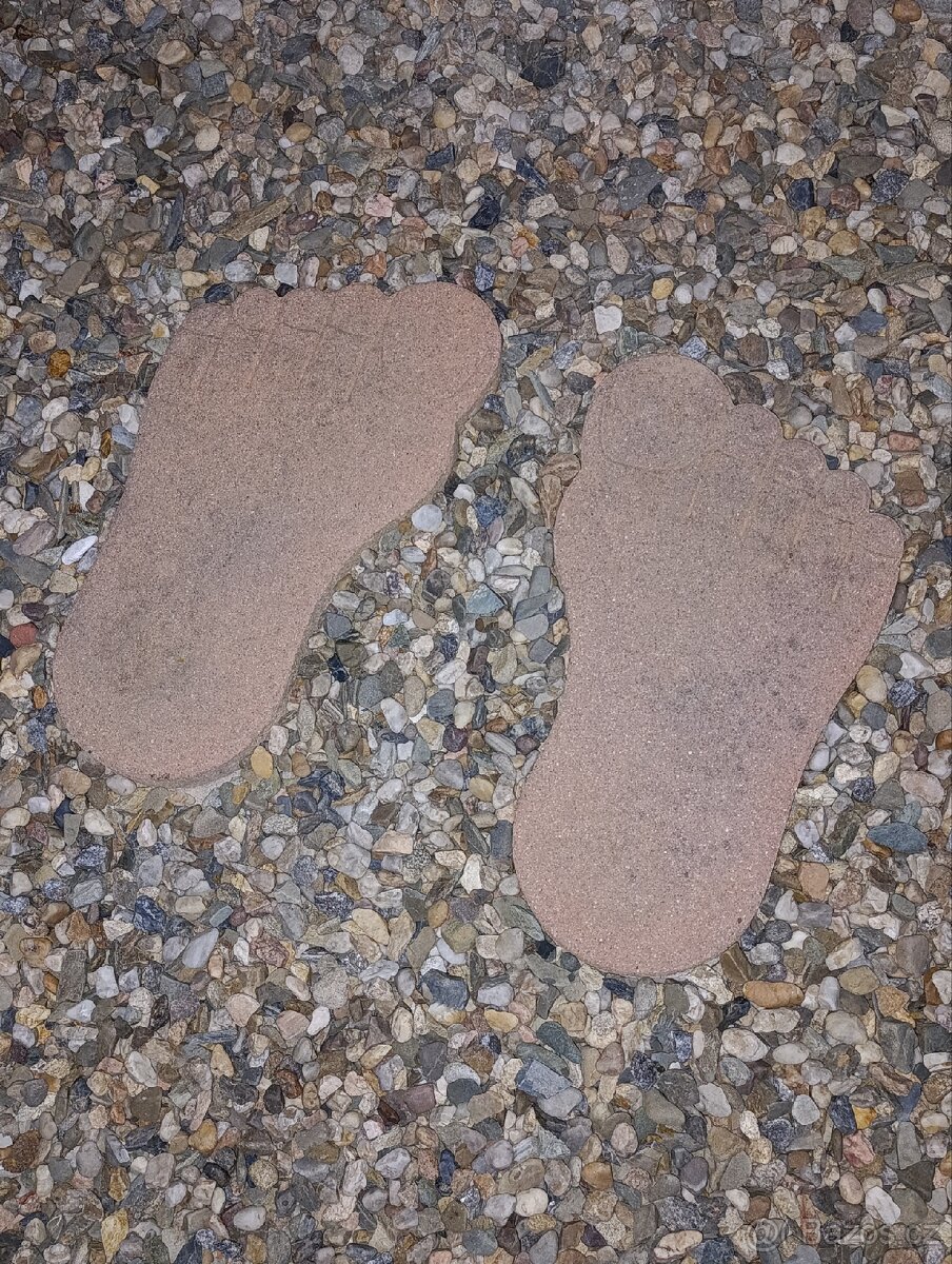 Dlazba betonove patky, nohy