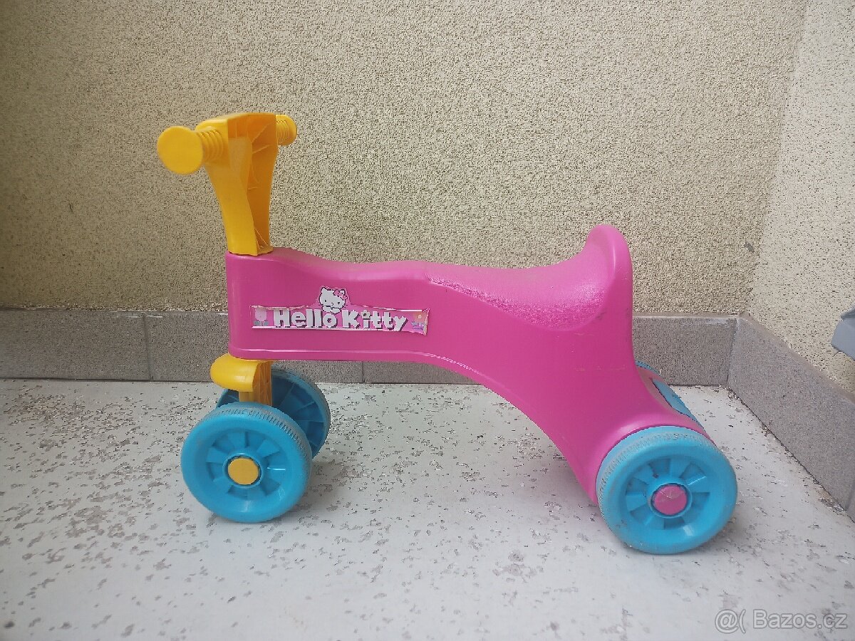 odrážedlo Hello Kitty