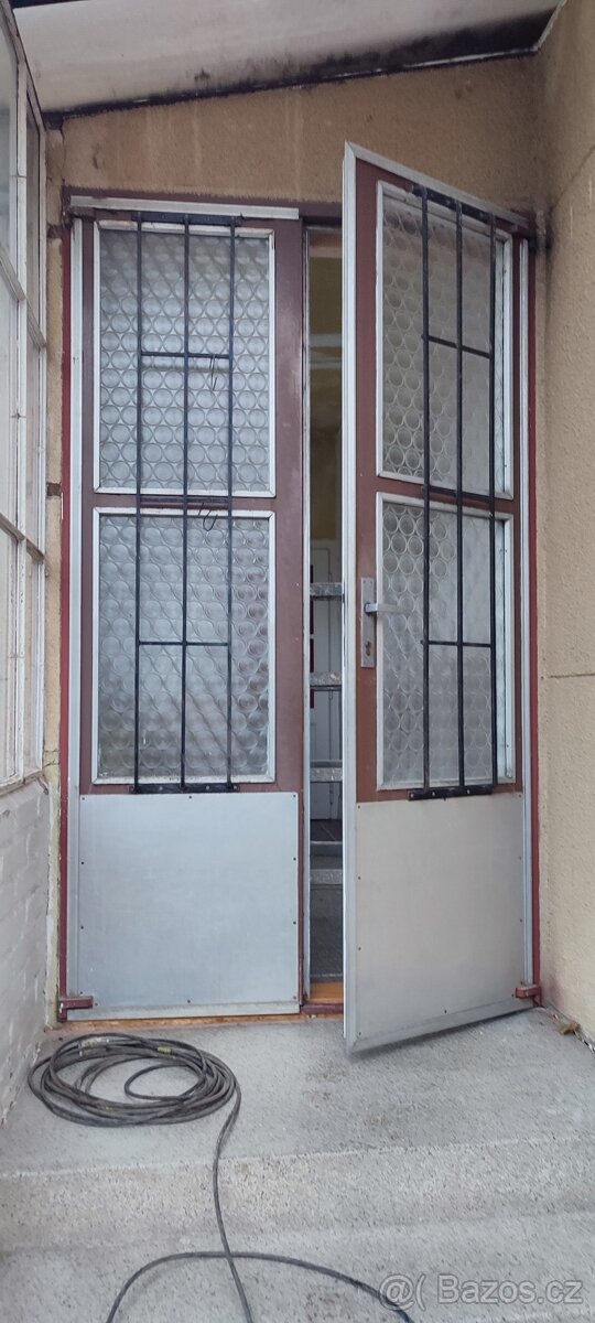 Dvoukřídlé dveře