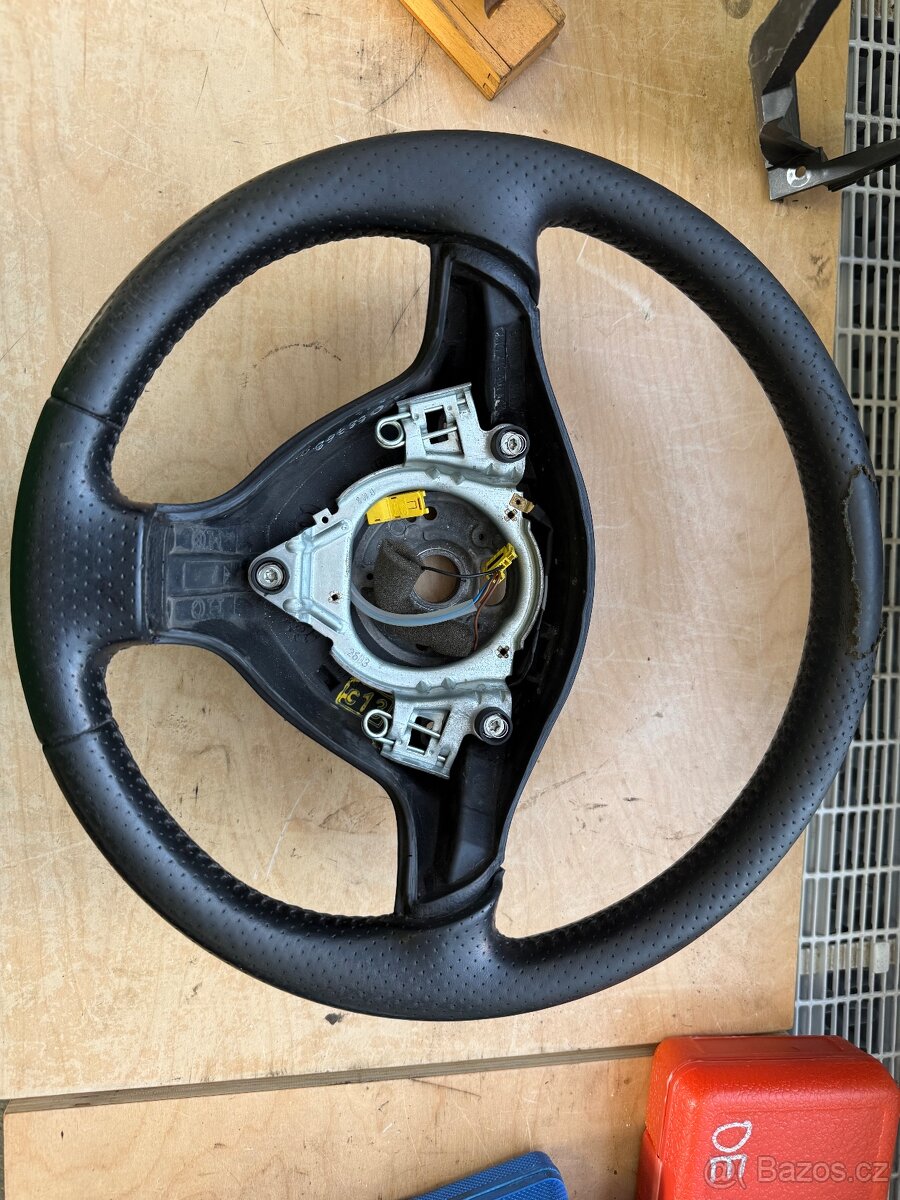 Tříramenný volant VW Golf 4