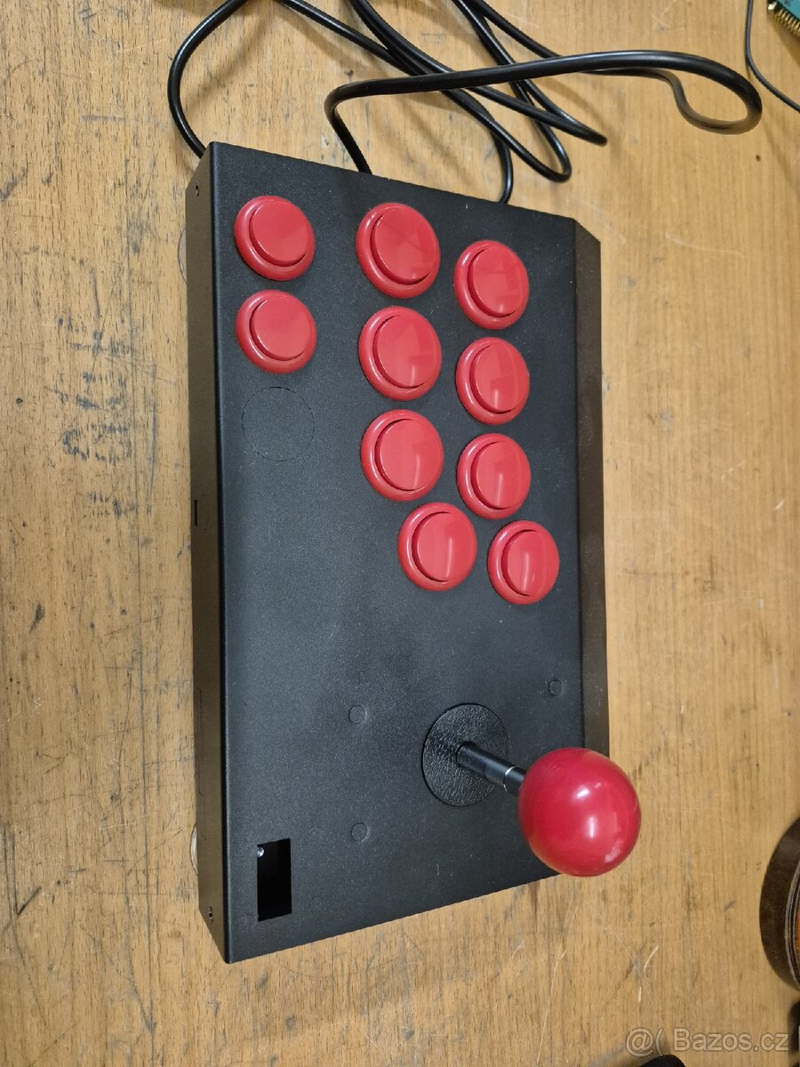 Ocelový arcade joystick