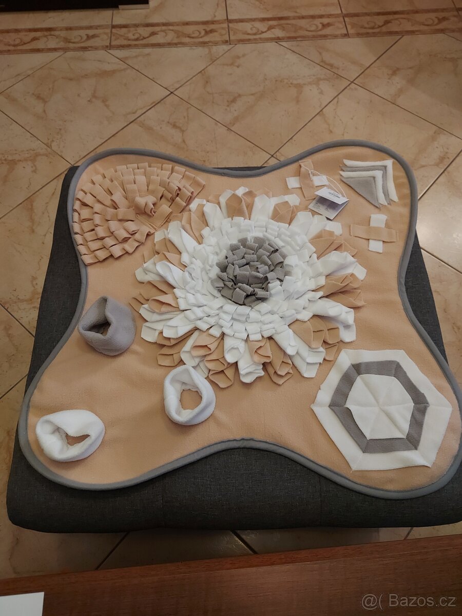 Čmuchací dečka pro psy a lízací podložku