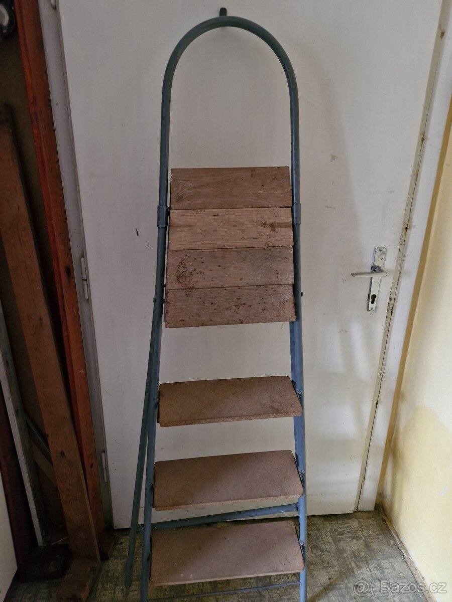 skládací schůdky