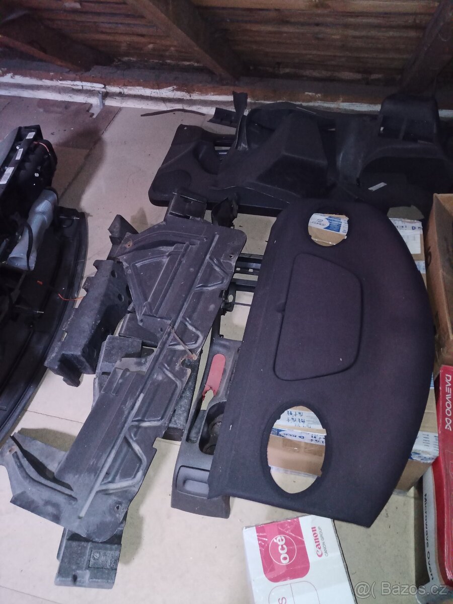 Peugeot 406 coupe díly