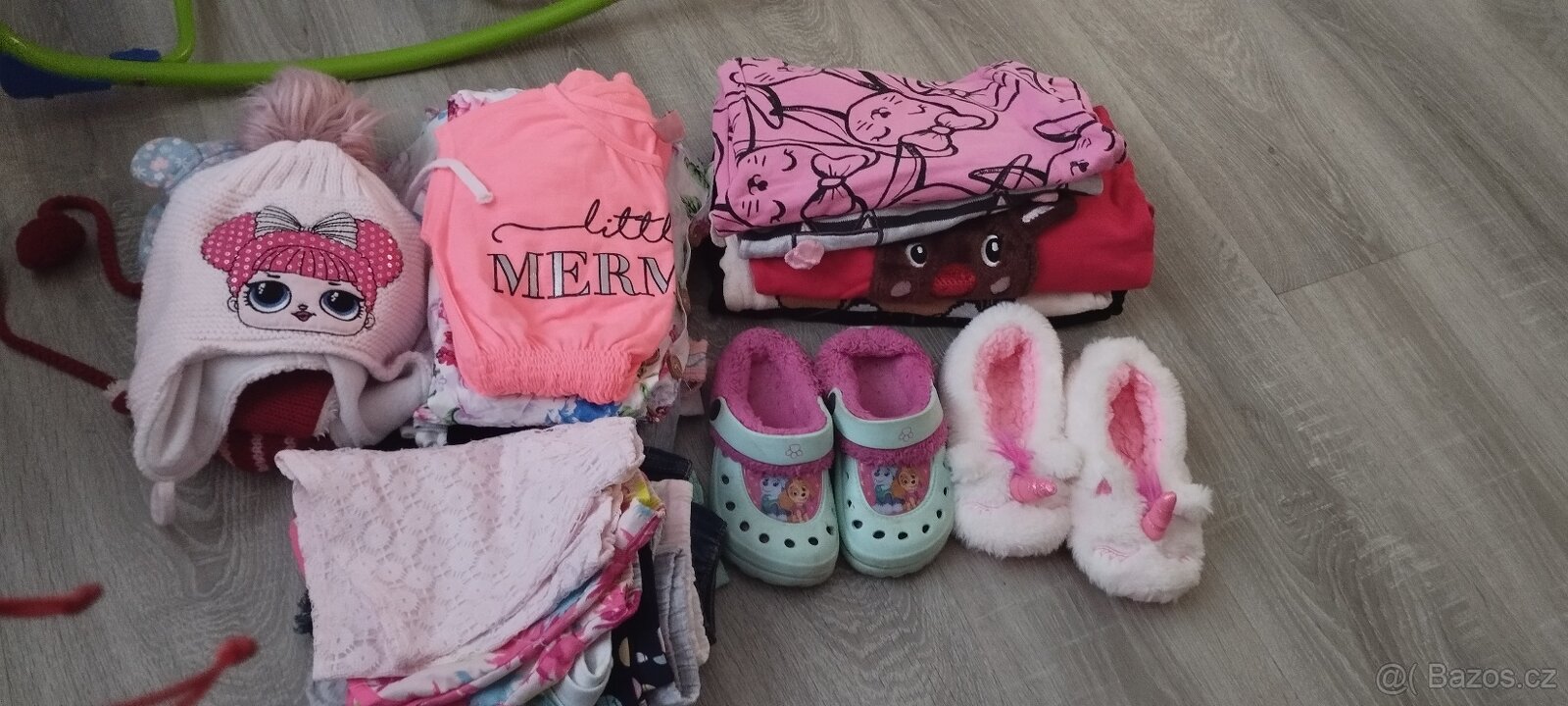 Set dívčího oblečení