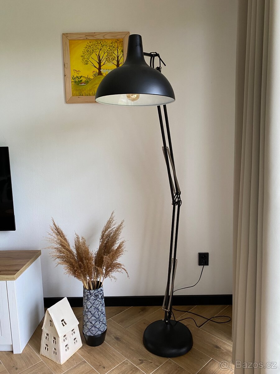 Stojací lampa Lindby