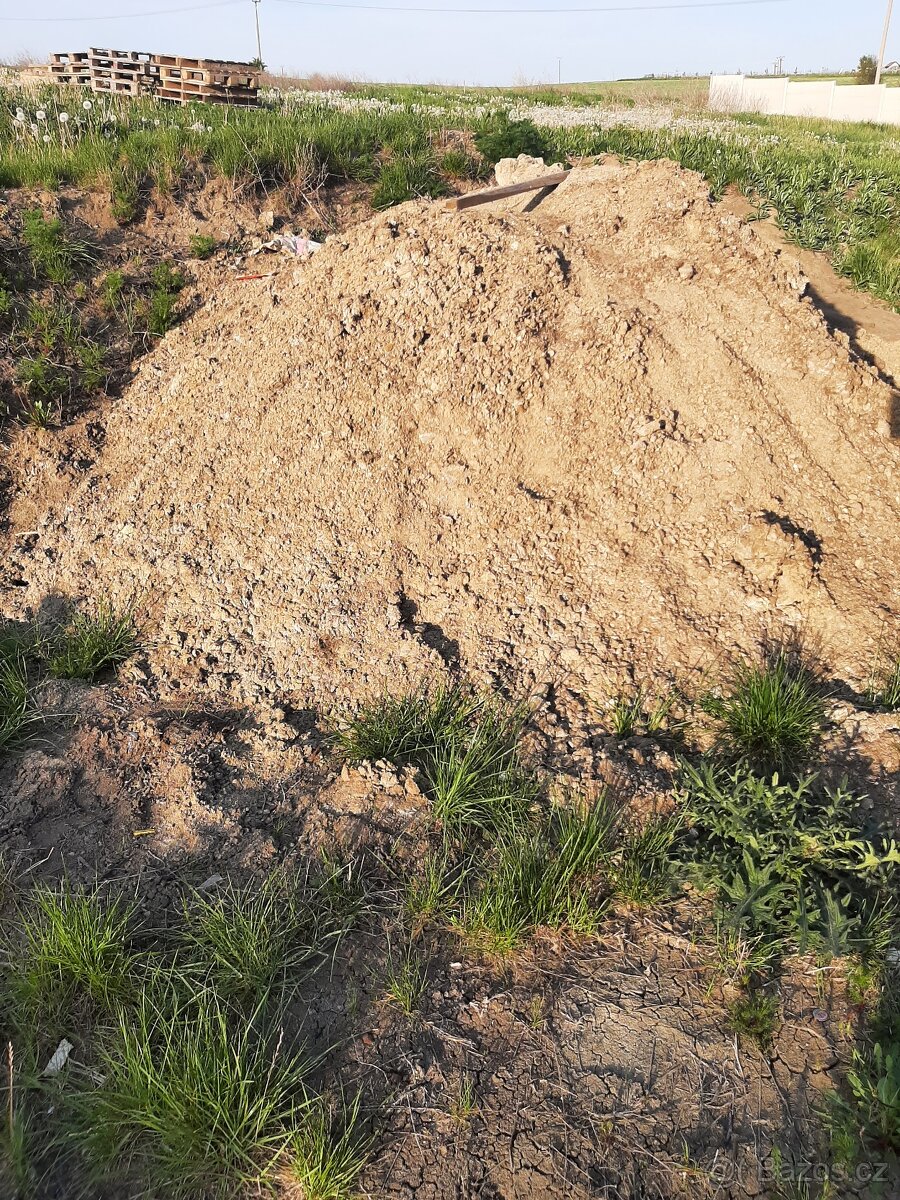 Hlína na srovnání terénu - Zdarma